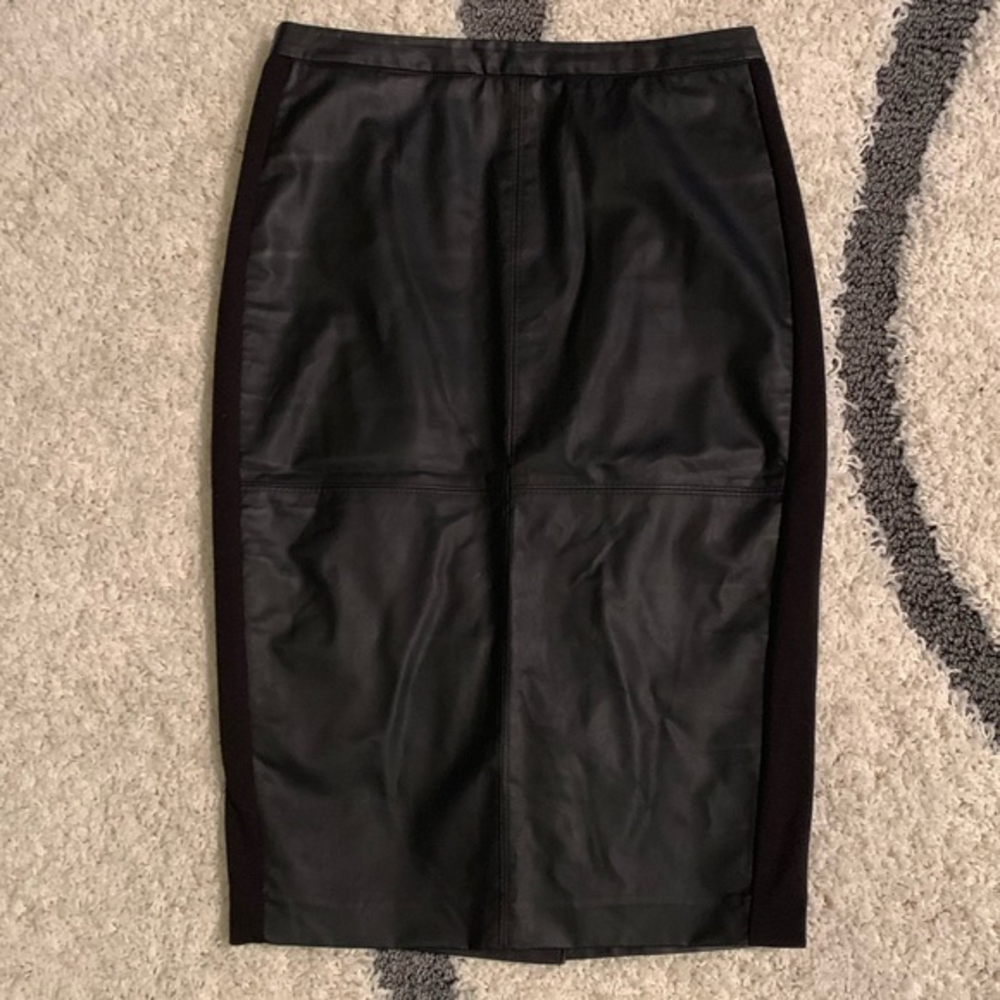 Vegan/faux leather pencil‎ skirt. Excellent Cond